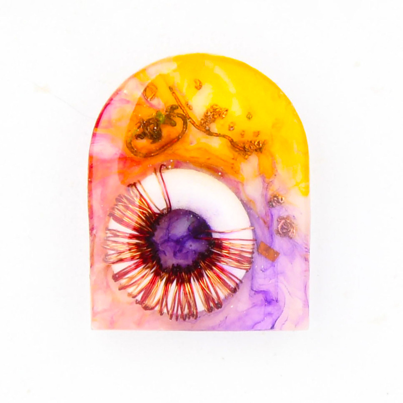 Przypinka do marynarki, która doda Ci charakteru.