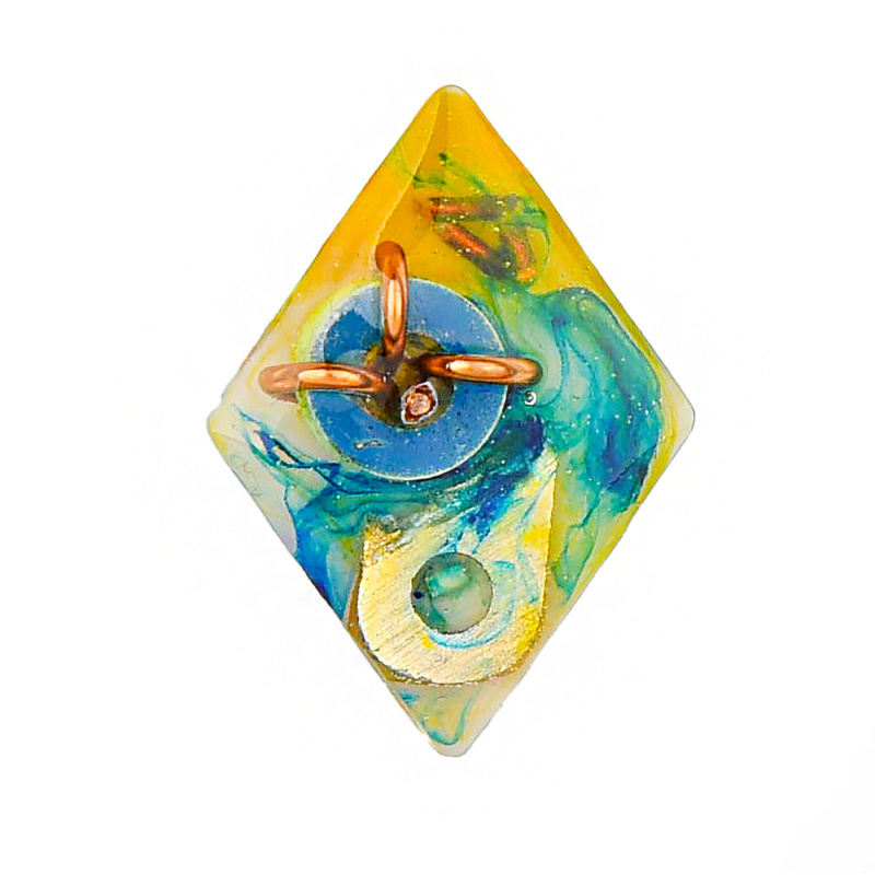 Przypinka do marynarki z odcieniami niebieskiego