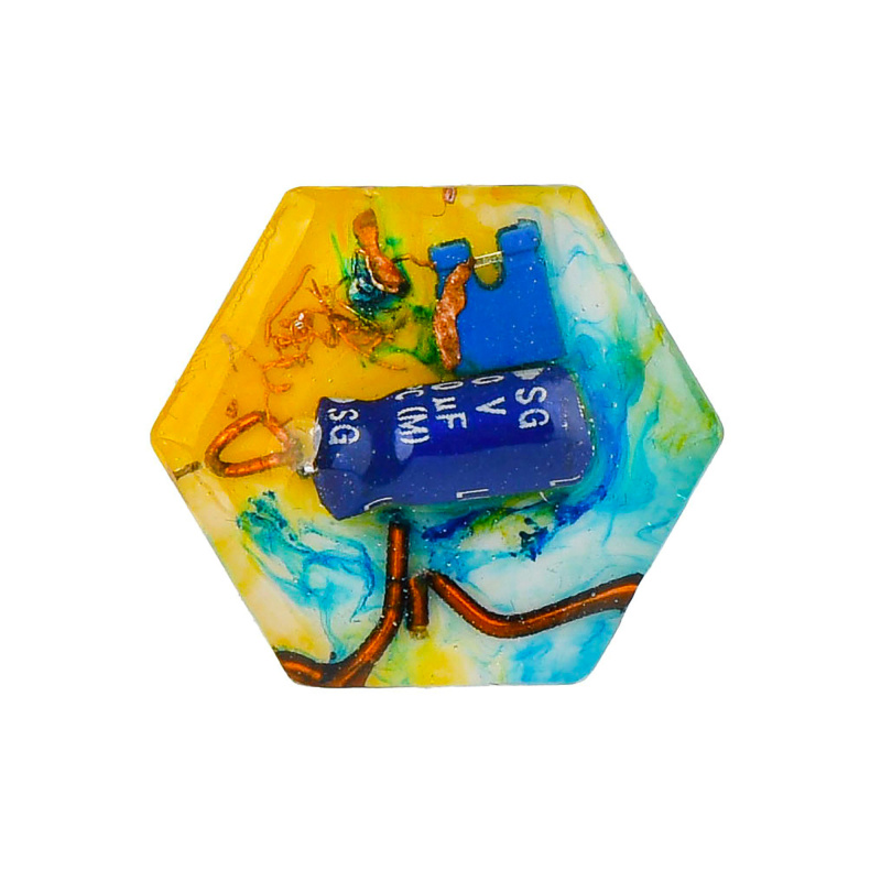 Elegancka przypinka. Prezent dla Twoich bliskich