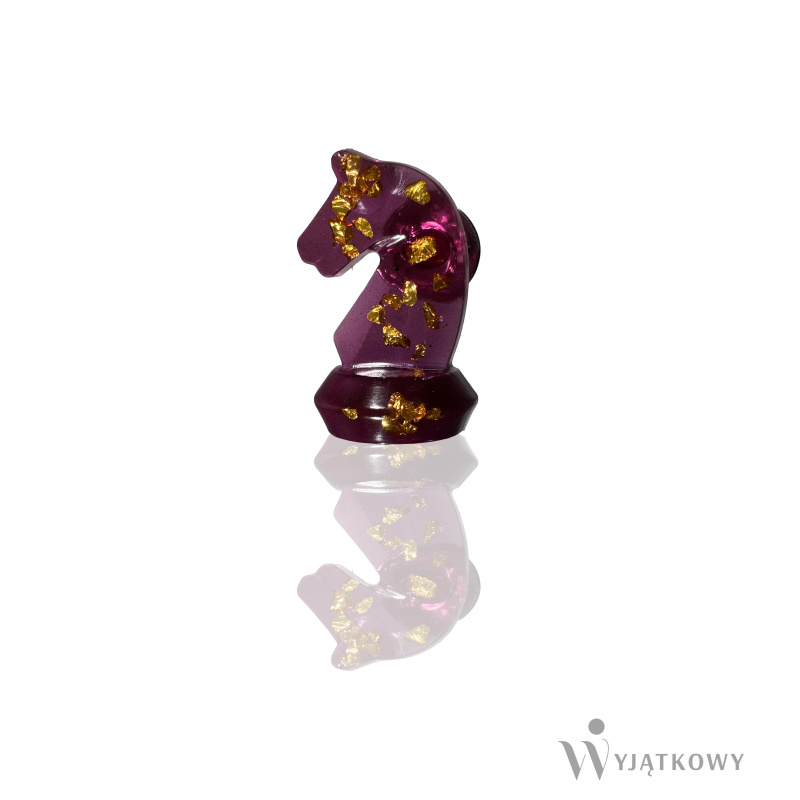 Przypinka Wiśniowy Konik lewy ze złotymi elementami