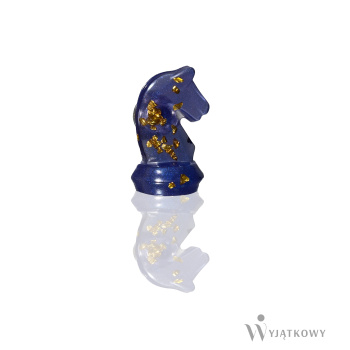 Ekskluzywna przypinka do marynarki - skoczek szachowy