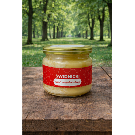 Naturalny miód z pasieki z recyklingu - odkryj prawdziwy smak miodu z