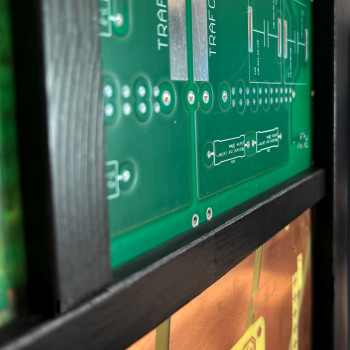 Parawan z elektrycznych śmieci