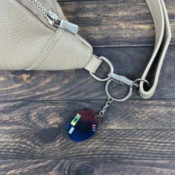 Artystyczny brelok handmade z recyklingu.