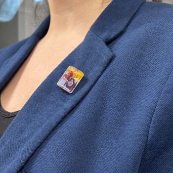 Rękodzieło na prezent- wyjątkowa przypinka do marynarki