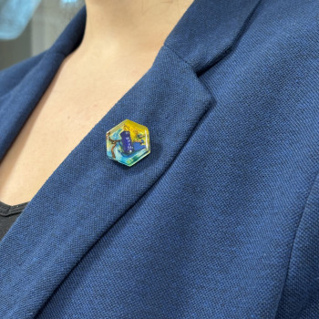 Elegancka przypinka. Prezent dla Twoich bliskich