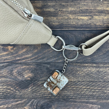 Unikalny brelok handmade w klasycznych stylu.