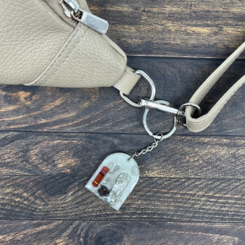 Ponadczasowy brelok do plecaka ręcznie robiony