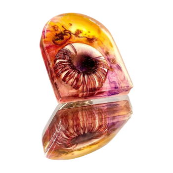 Przypinka do marynarki, która doda Ci charakteru.