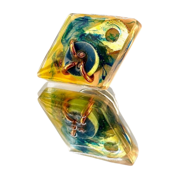 Przypinka do marynarki z odcieniami niebieskiego